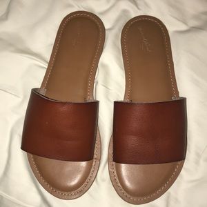 Universal Thread slide on sandals
